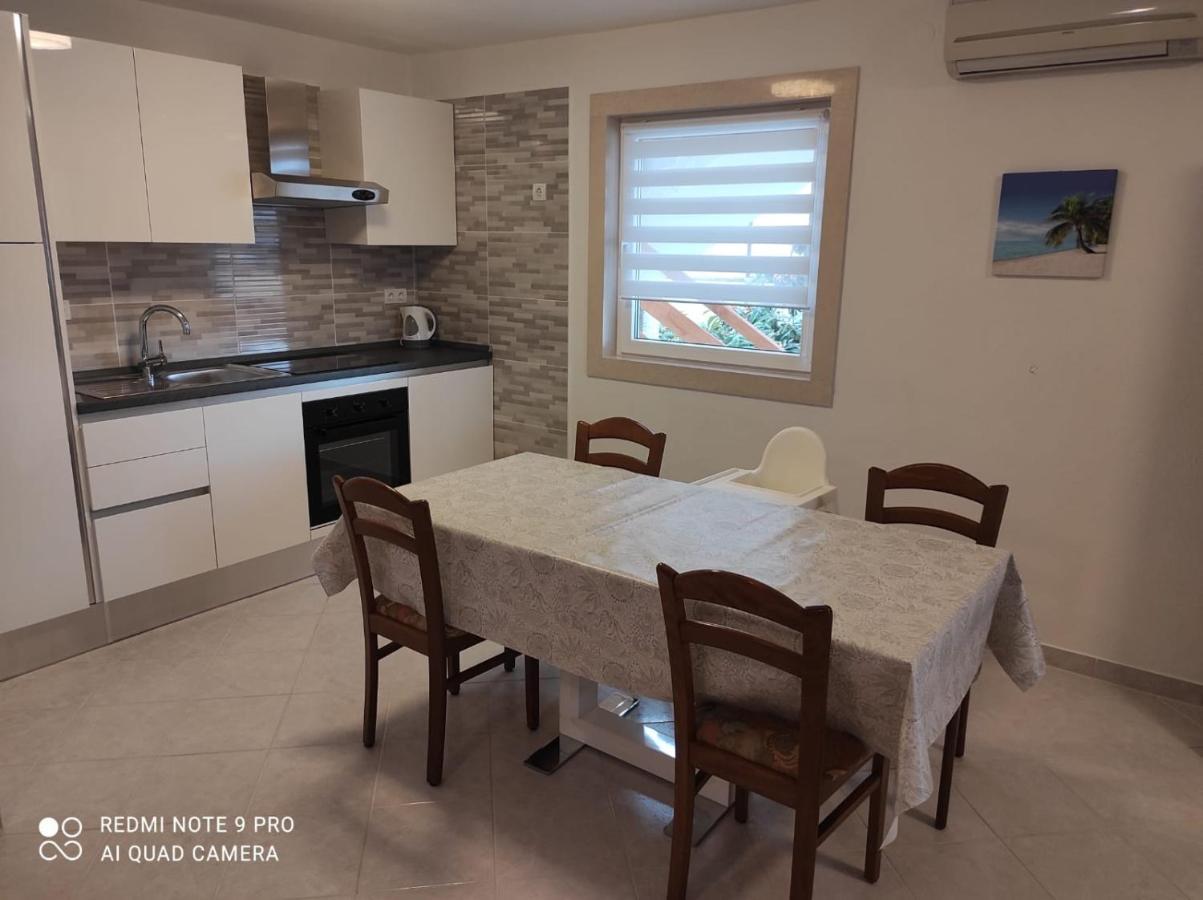 Apartments Marko Sutivan Insel Brac Exterior photo