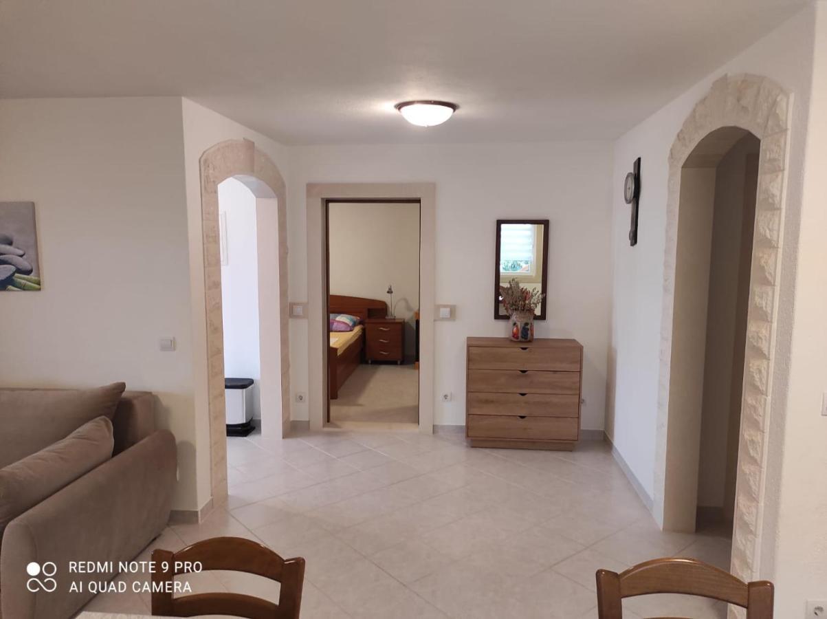 Apartments Marko Sutivan Insel Brac Exterior photo