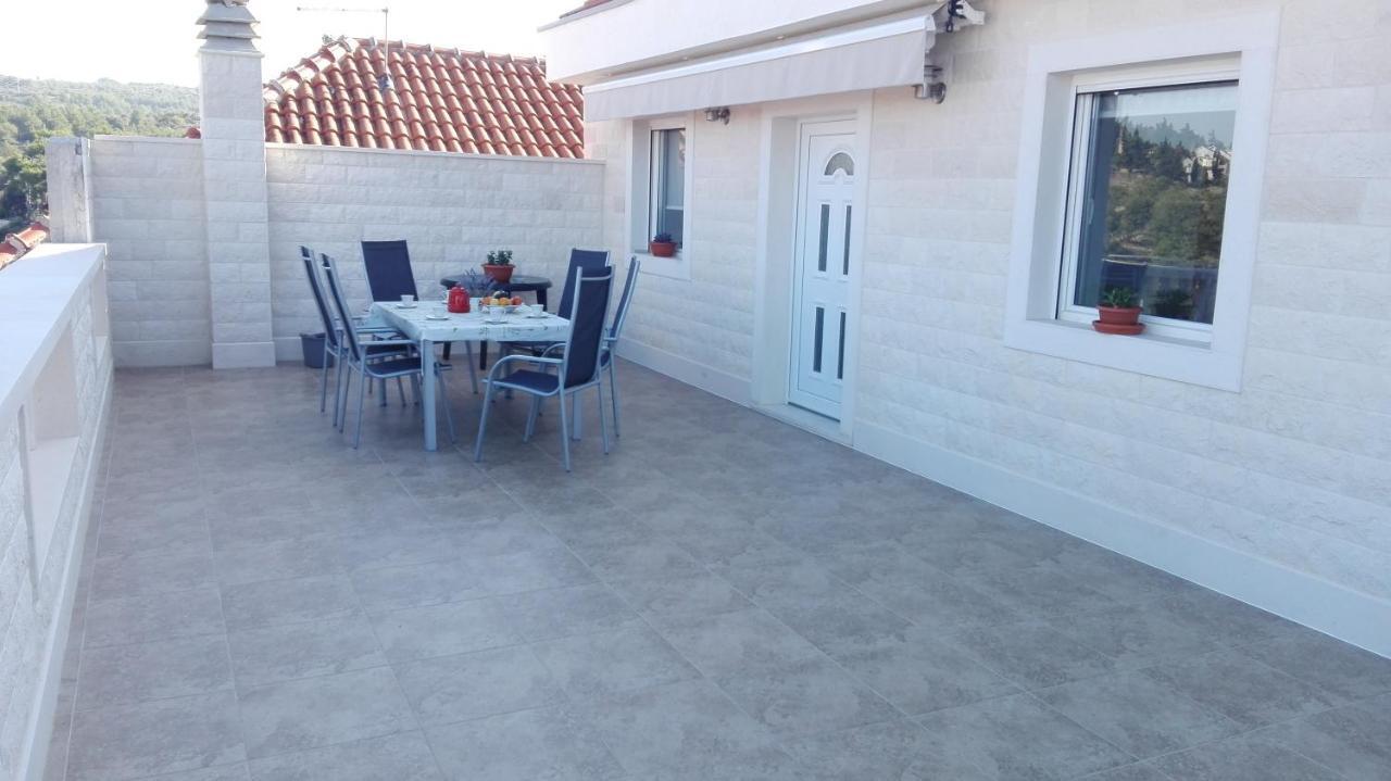 Apartments Marko Sutivan Insel Brac Exterior photo
