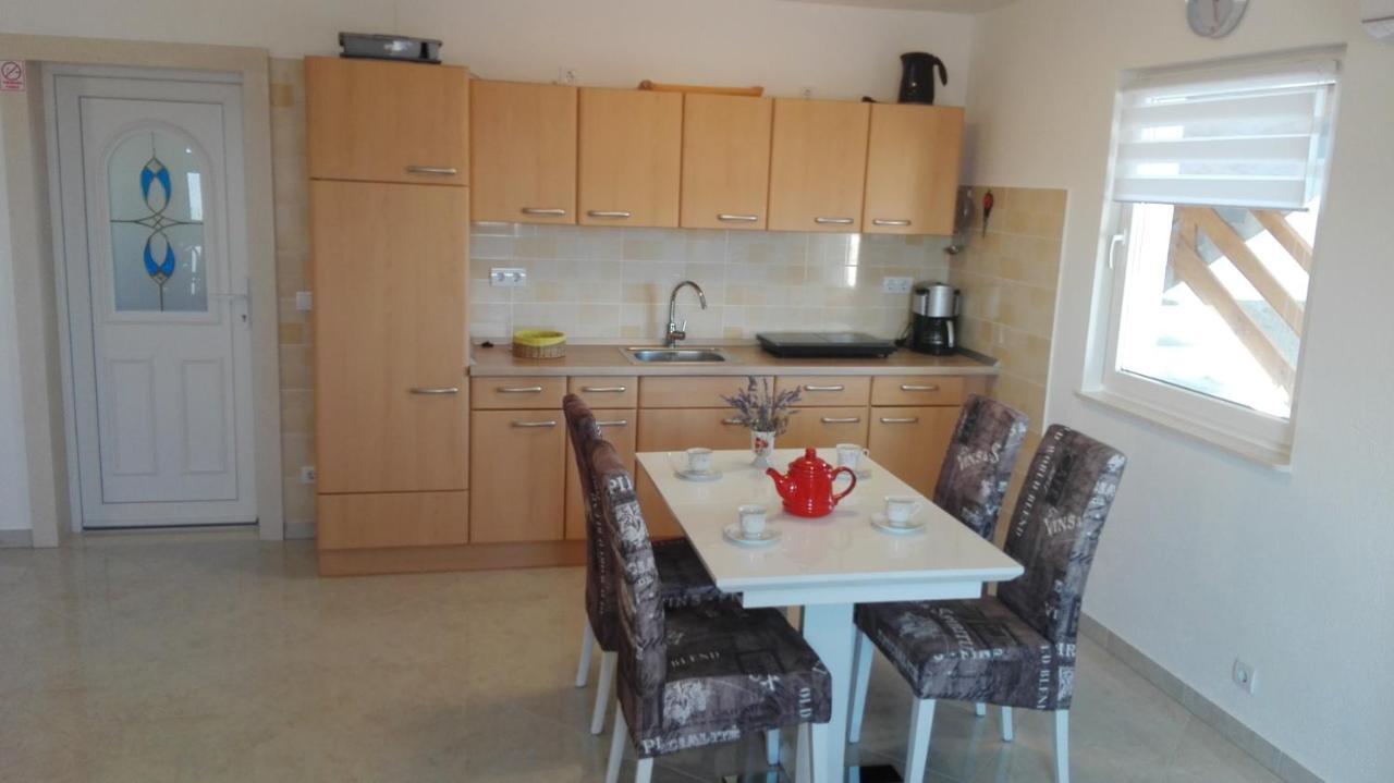 Apartments Marko Sutivan Insel Brac Exterior photo